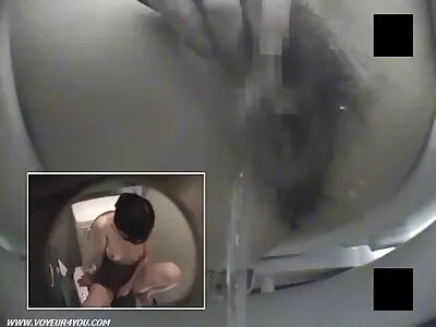 লিভিং রুমে বাংলা হট sex সুন্দরী কালো গাধা সহ ছানা