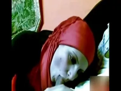 কাউগারের উপর বিশাল ভিডিও হট সেক্স স্তন তার পুরুষত্বকে খাড়া করে তোলে