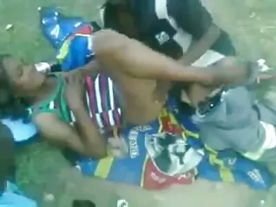 চিত্তাকর্ষক স্বর্ণকেশী তার বাংলাদেশী হট সেক্স ভিডিও সমস্ত কাপড় ক্যামেরার জন্য নেয়